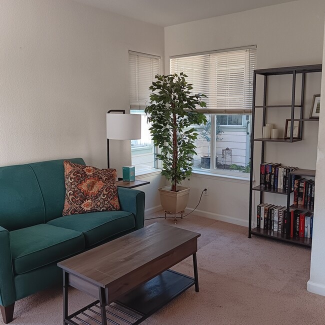 Living room - 418 Riesling St