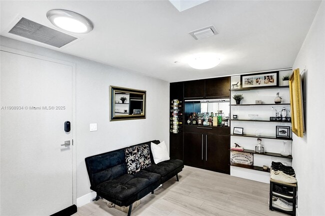 Building Photo - 350 S Miami Ave