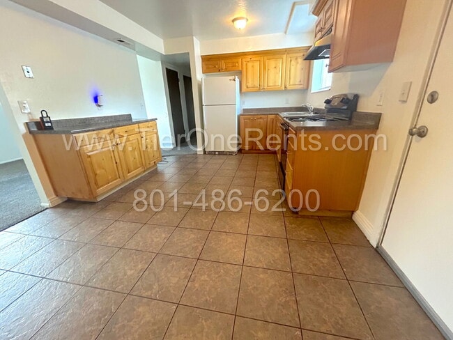 Building Photo - NO DEPOSIT option available for qualified ...
