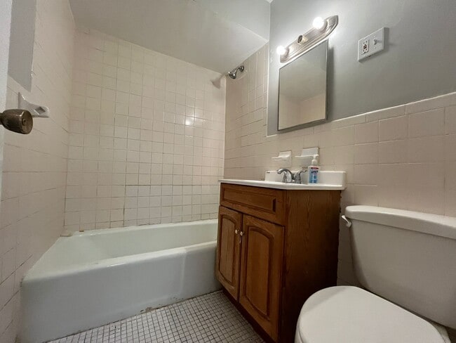 Foto del edificio - 186 Lembeck Ave