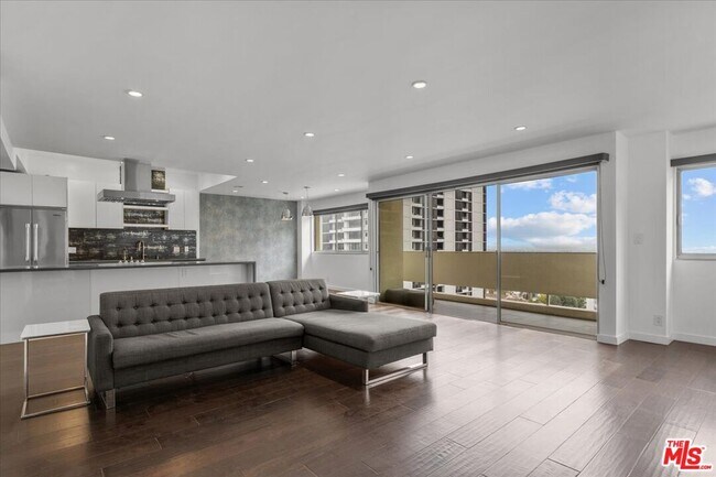 Foto del edificio - 10701 Wilshire Blvd