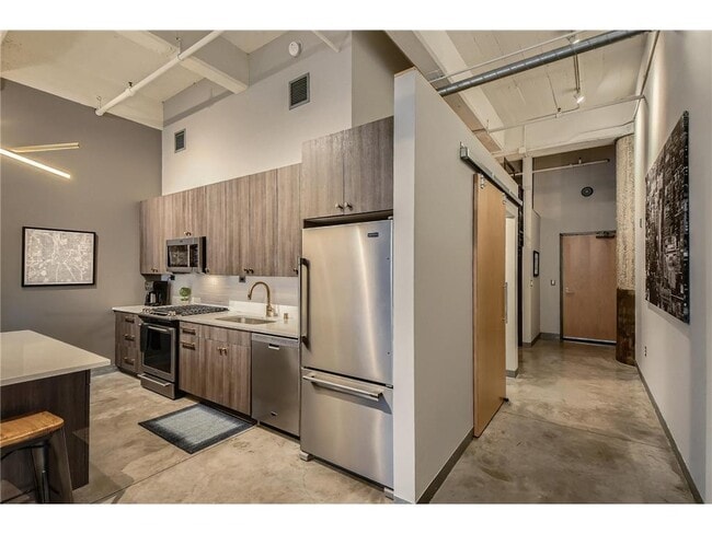 Building Photo - 700 N Washington Ave