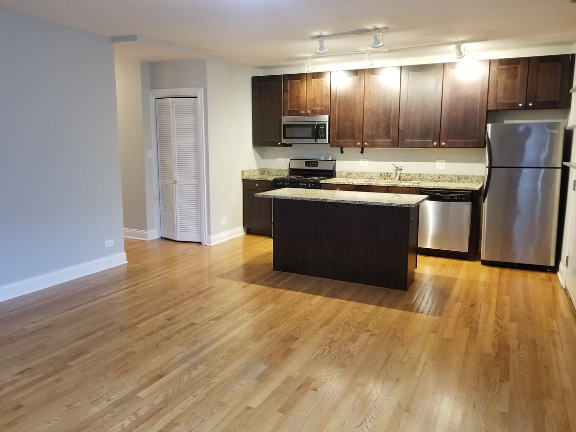 Foto principal - 2220 N Bissell St