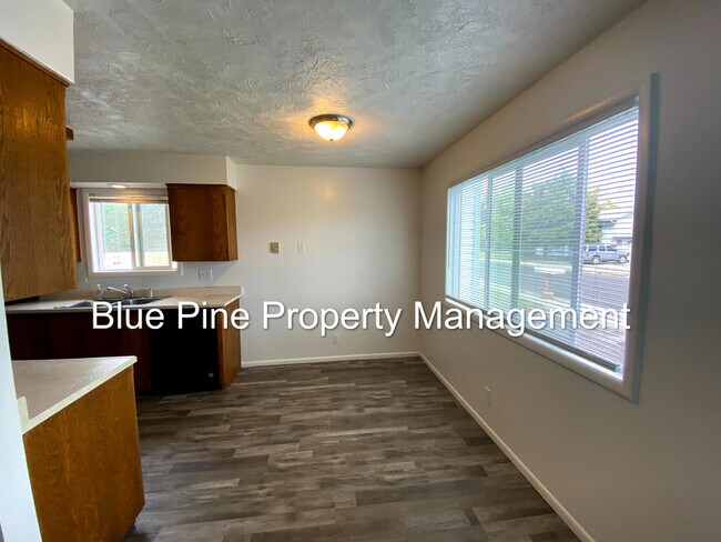Building Photo - 672 Foster Dr