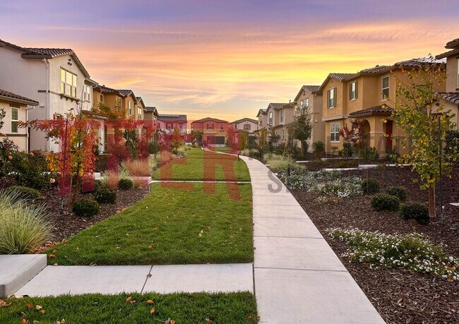 Building Photo - Charming and Modern Home in Gated Community!