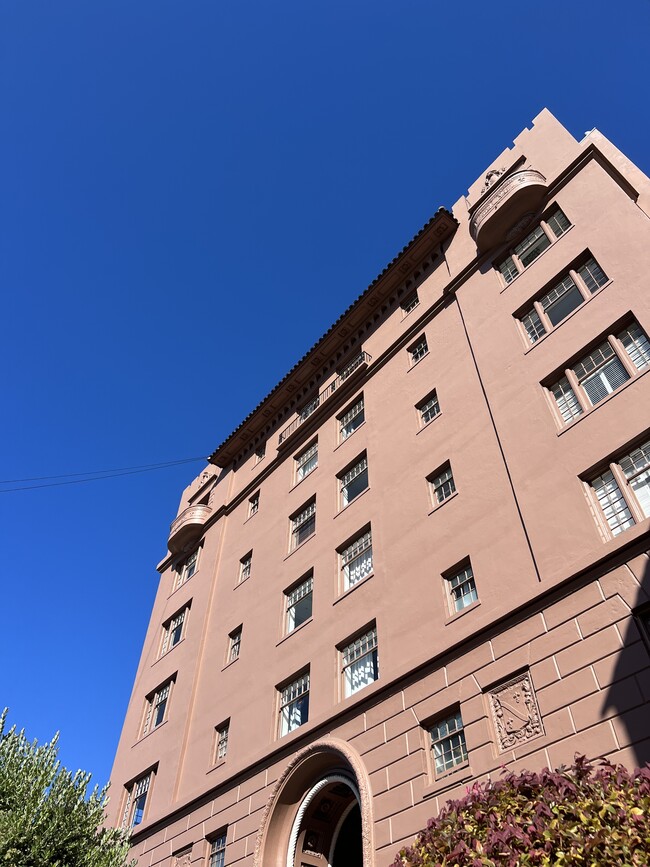 Building Photo - 1450 Greenwich St