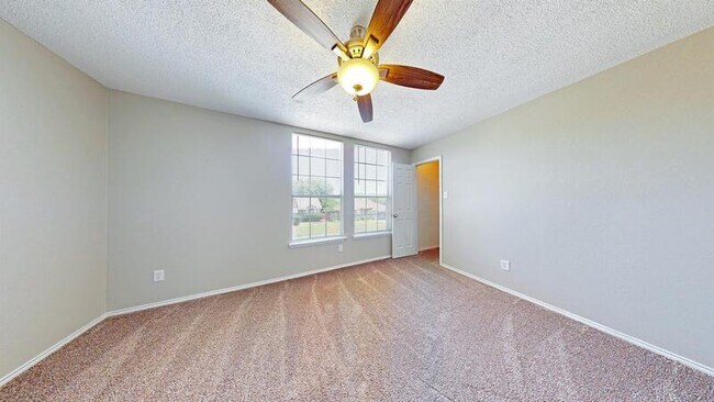 Foto del edificio - 2715 Woodlark Dr