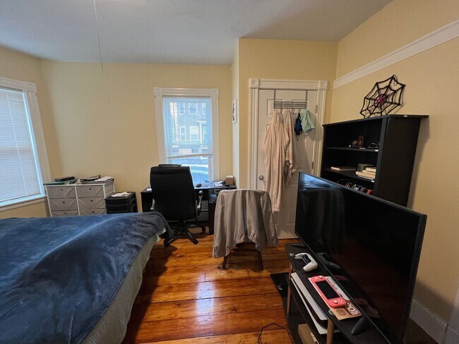 Foto del edificio - 3 bed/1 bath in Somerville