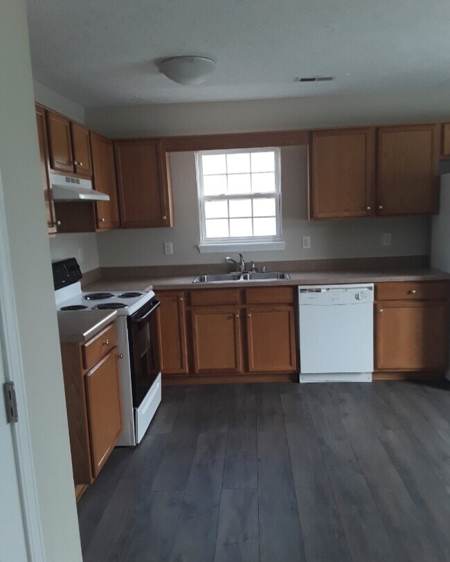 Building Photo - 1156 Woodland Dr