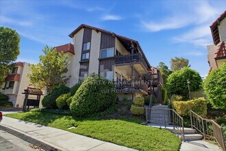 Building Photo - 18006 River Cir