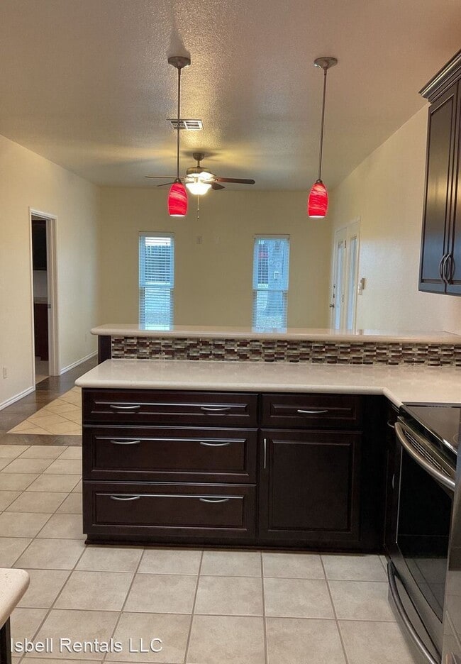 Building Photo - 4 br, 2.5 bath House - 102 Village Drive