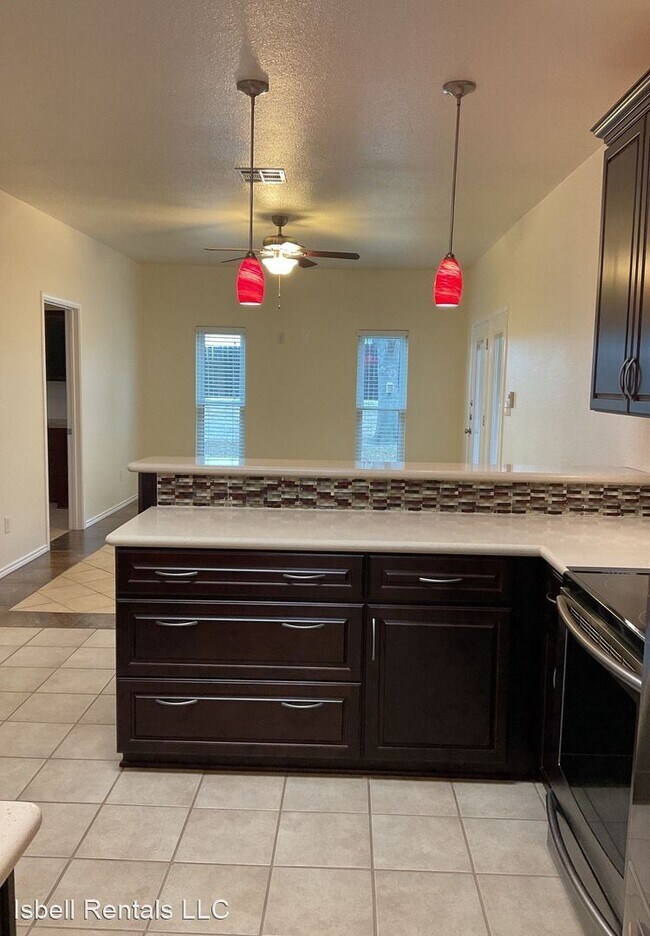 Foto del edificio - 4 br, 2.5 bath House - 102 Village Drive