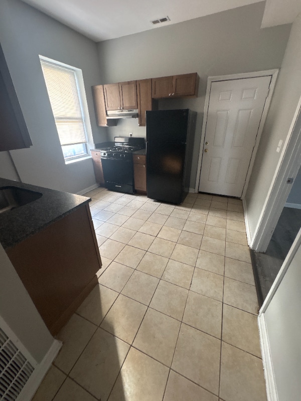 Photo - 7314 S Kenwood Ave Apartment