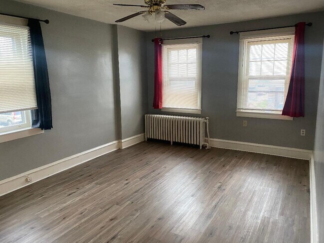 Living Room - 2702 N Madison St