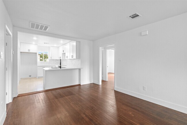 Foto del edificio - 909 Knight St