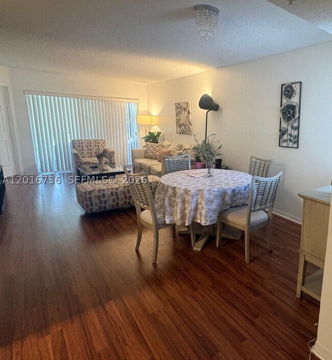 Foto del edificio - 9610 NW 2nd St