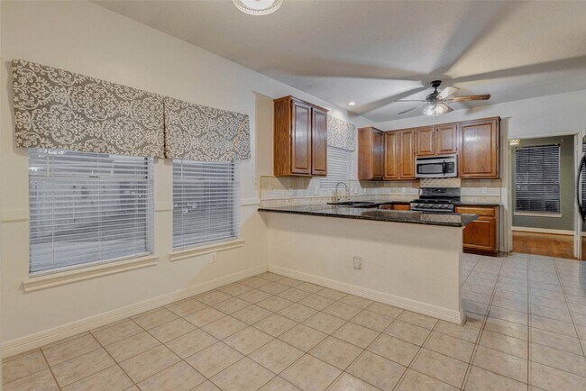 Building Photo - 1723 Park Ridge Dr