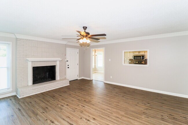 Building Photo - 8144 Creekside Cir N