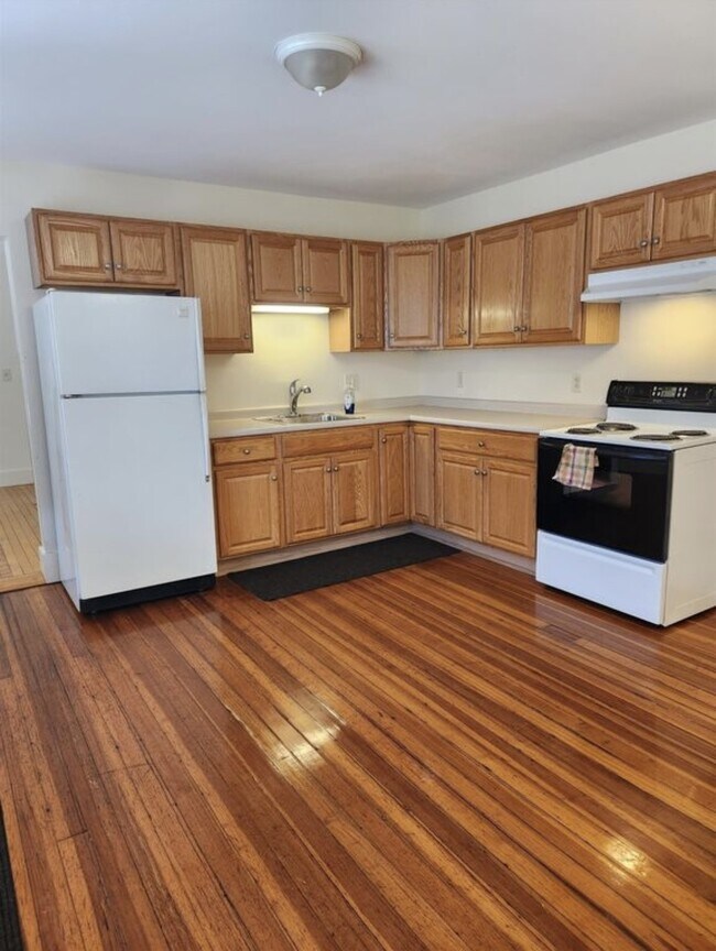 Kitchen - 85 Carroll St
