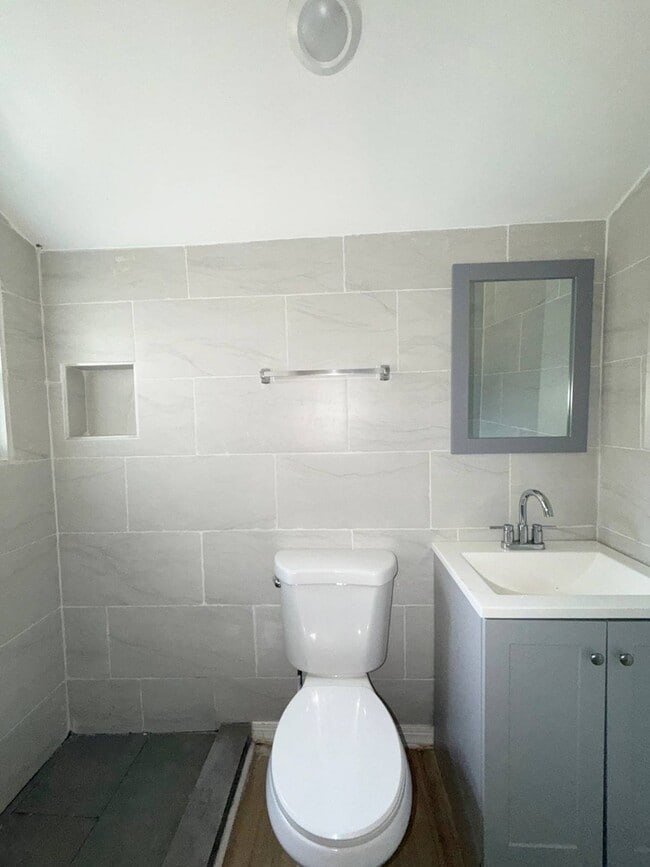 Building Photo - 101 W 21st St