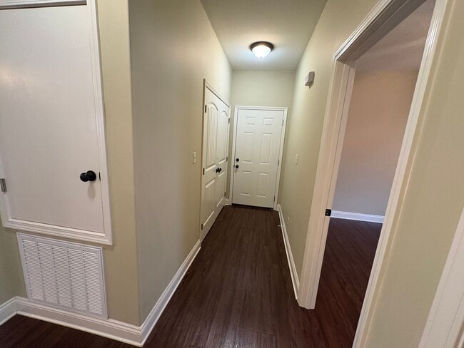 Building Photo - 4948 Common St