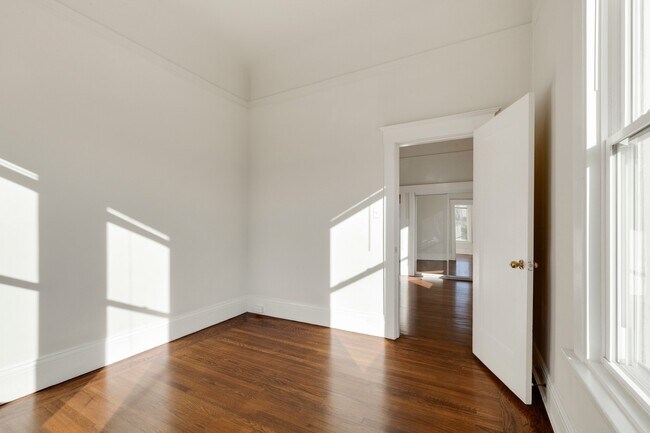 Building Photo - 839 Divisadero St