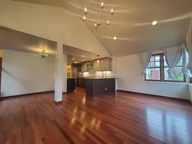 Foto del edificio - Newly remodeled with quality and comfort throughout.