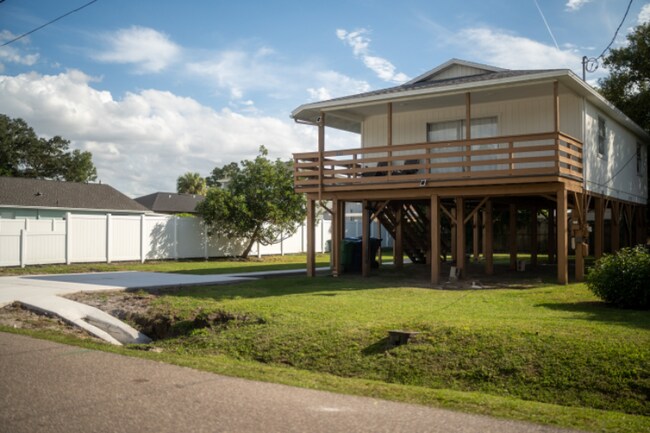 Building Photo - 3022 W Frierson Ave