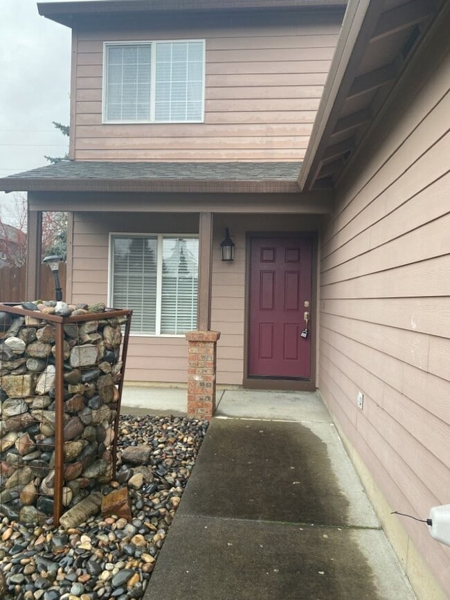 Building Photo - Lake Shore 4 Bedrooms