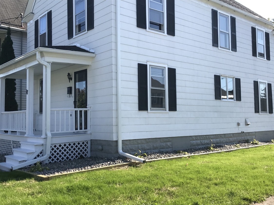 17 Walcott St, New York Mills, NY 13417 House Rental in New York