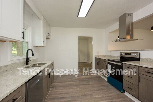 Building Photo - 2826 College Dr