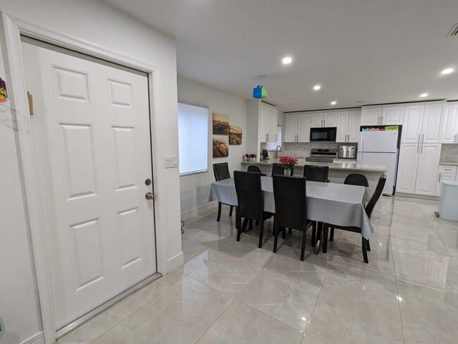 Foto del edificio - 7710 Lago Del Mar Dr
