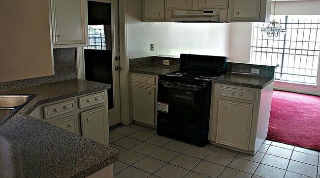 Foto del edificio - 6666 Laughlin Dr