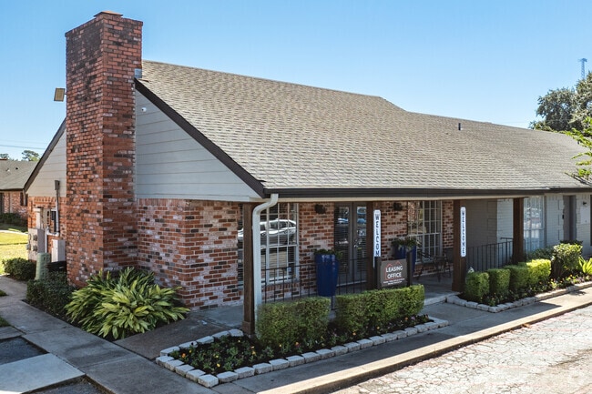 Building Photo - Lux Estate