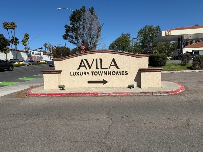 Building Photo - 1572 Fortaleza Way #18