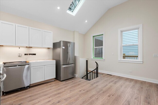 Foto del edificio - 1013 N Winchester Ave