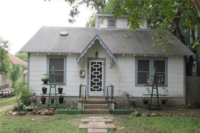 Foto del edificio - 4811 Red River St