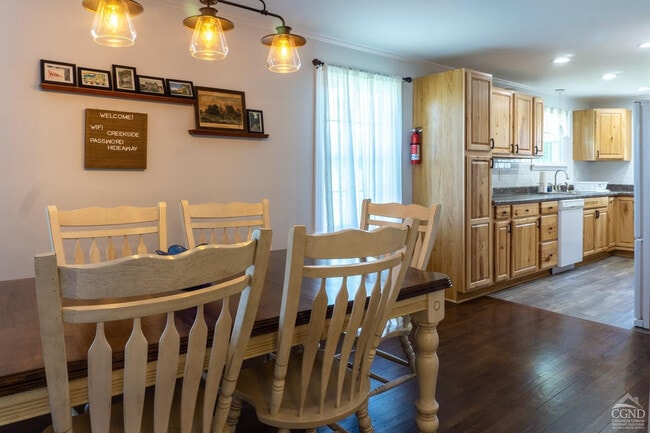 Building Photo - 426 Spook Rock Rd