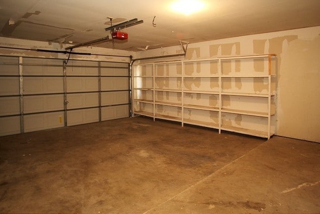 Building Photo - 313 Sunnyview Dr