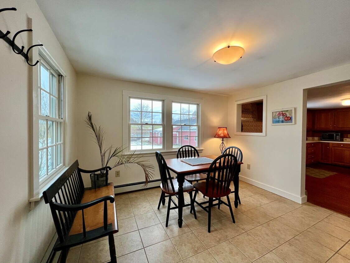 Primary Photo - AVAIL NOW - UTILITIES INCLUDED - 2 Bed/2 B...
