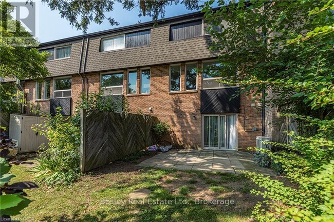 Photo du bâtiment - 1967 Main St W