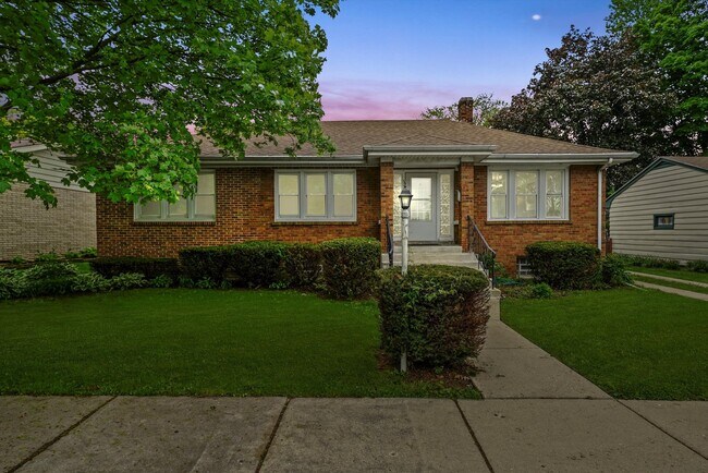 Building Photo - 516 N Alfred Ave