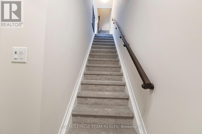 Building Photo - 212 Parnian Private