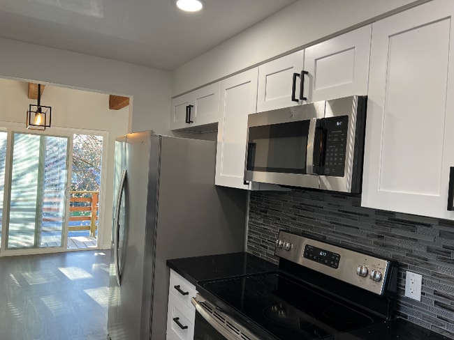 Building Photo - 7774 Highland Park Wy SW