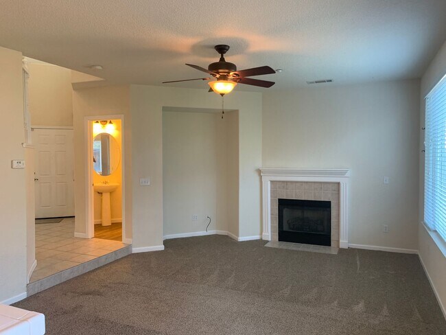 Building Photo - Beautiful Home Located in Desirable Rose G...