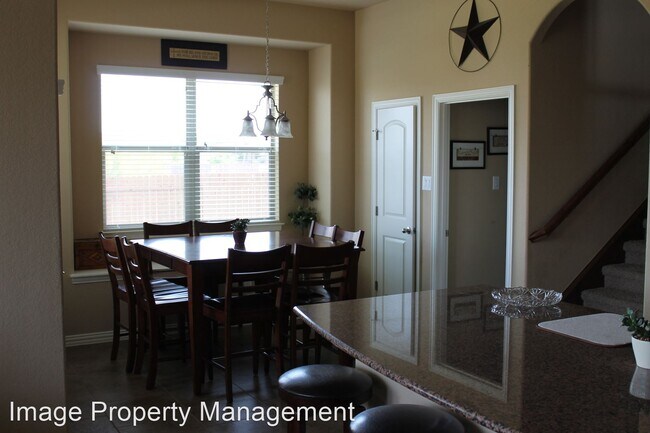 Building Photo - 5 br, 3.5 bath House - 2011 Tall Chief