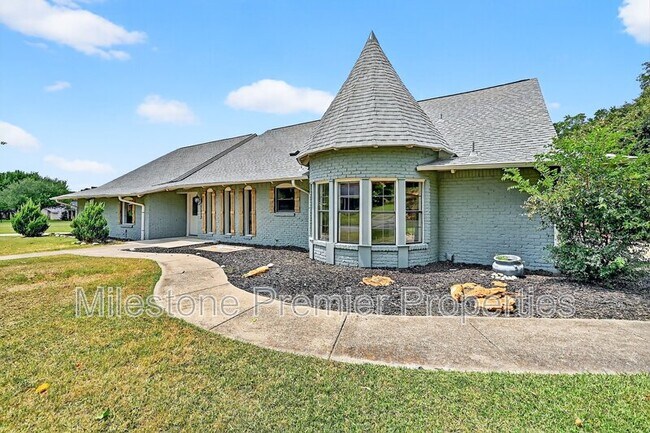 Building Photo - 2602 Turtle Creek Dr
