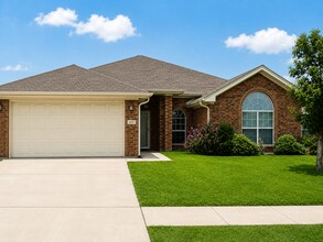 Building Photo - 2805 Wisteria Ln