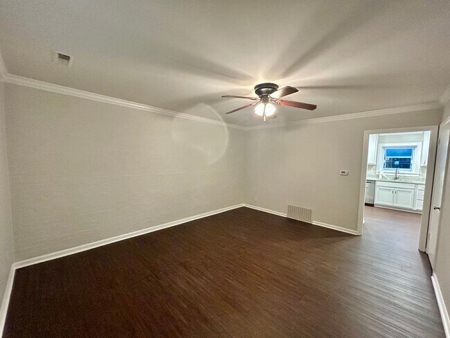 Foto del edificio - 2 Bedroom Townhome! Available Now