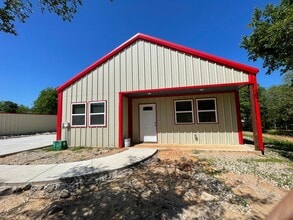 Building Photo - 1013 Deer Ln
